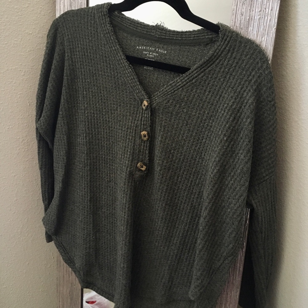 XS American Eagle long-sleeved top